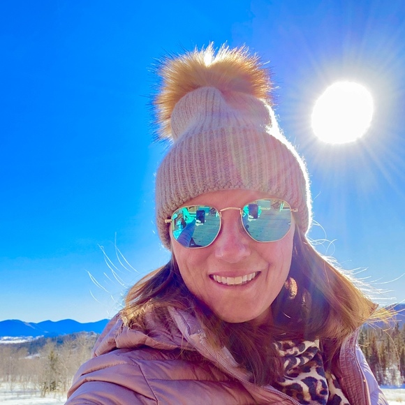 Meet your Posher, Jessica - Picture 1 of 1